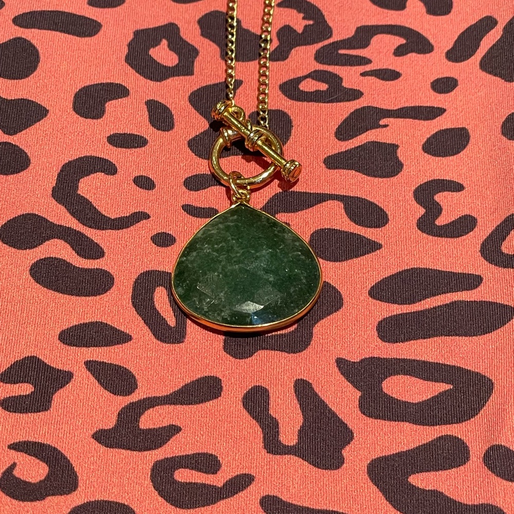 Gold 20” necklace w/ green stone and front toggle clasp.
